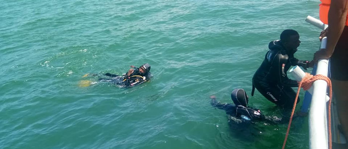  MDMRTA / IDRRCDeep Diving in Sea